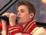 Justin Bieber - The Christmas Song [Live] ft Usher