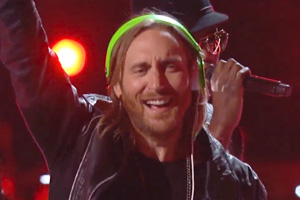 David Guetta ft. Akon & Ne-Yo - Play Hard [Live]