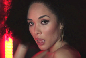 Kreesha Turner - Mo' Fire (Remix)