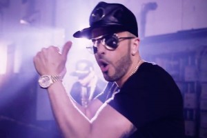 Yandel ft. Daddy Yankee - Moviendo Caderas