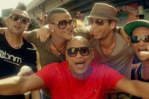 Enrique Iglesias ft. Sean Paul, Descemer Bueno & Gente de Zona - Bailando [English Version]